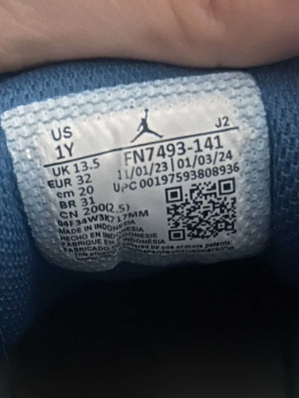 Nike Kids White and Navy High-Top Sneakers - Picture 7 of 7